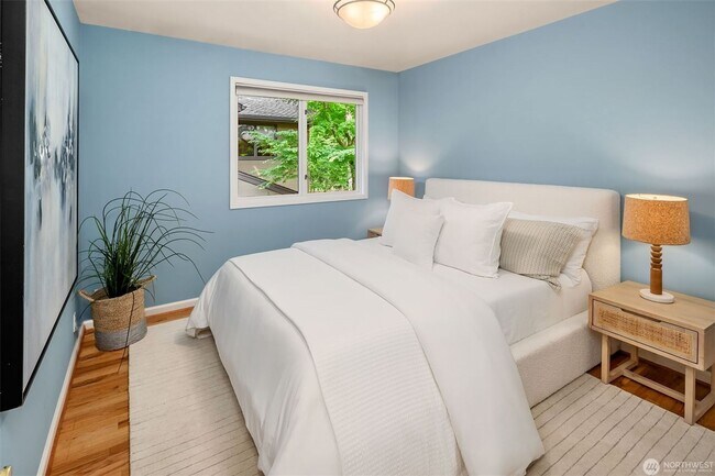 Building Photo - 5bd/4ba Mercer Island Home