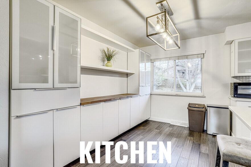 Building Photo - 2860 S Golden Way