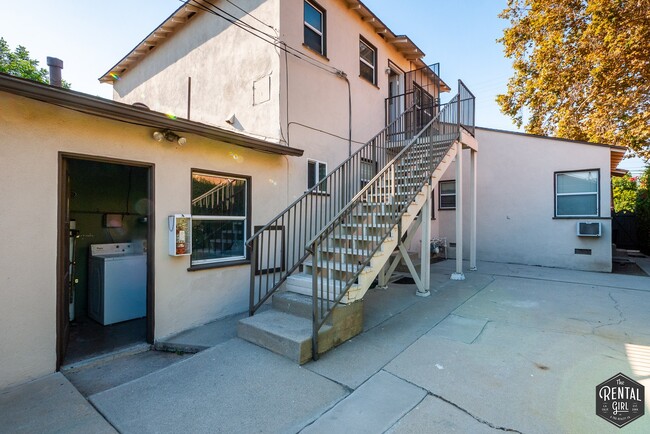 Building Photo - 1322 W Alameda Ave
