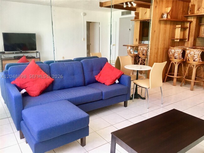 Building Photo - 2899 Collins Ave