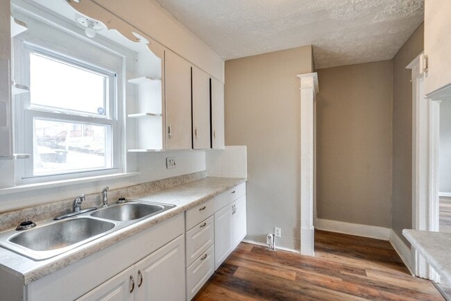 Building Photo - Spacious 3 Bedroom Akron Home