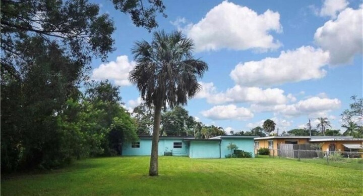 Building Photo - 23476 Harper Ave