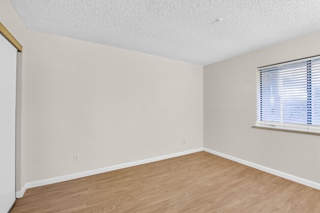 Building Photo - Fabulous condo at the Saddleback complex