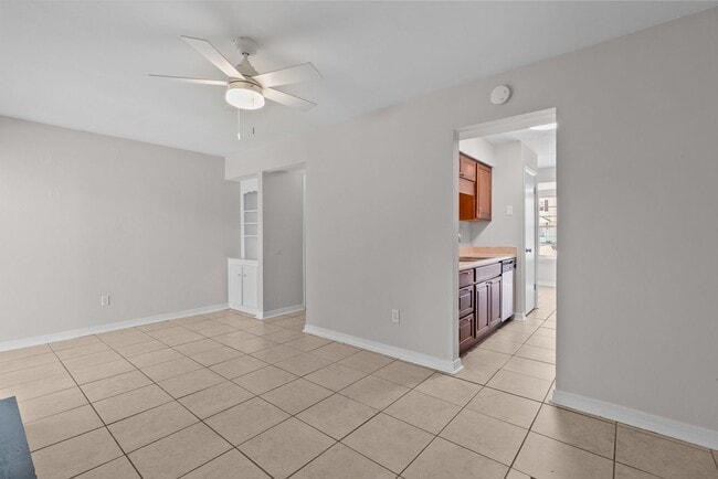 Building Photo - 5516 Amhurst Ct