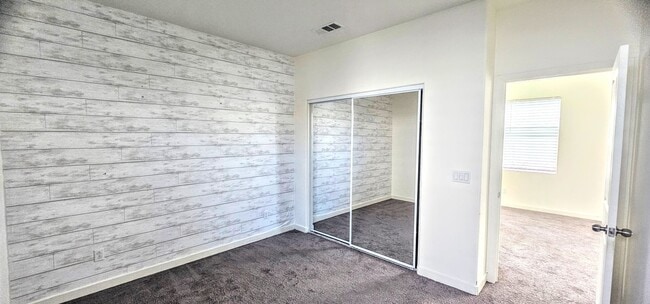 Building Photo - Gorgeous 4 Bedroom 4Bath Home With Solar a...