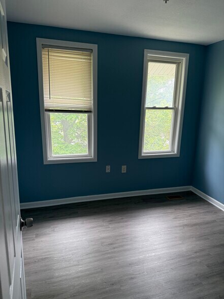 Building Photo - 814 Kelton Ave