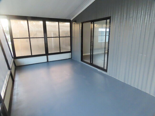 Building Photo - 1061 Quail Dr