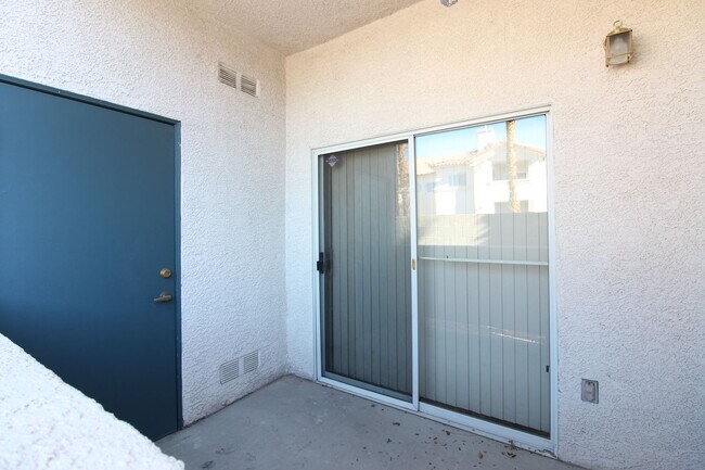 Building Photo - 2 Bedroom Condo Adjacent to Summerlin