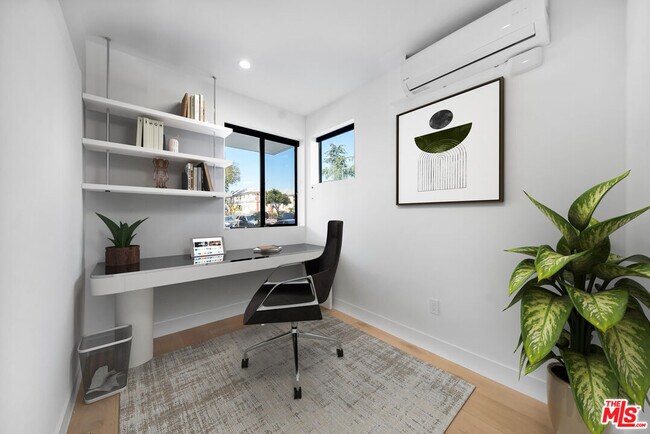 Building Photo - 733 N Gramercy Pl