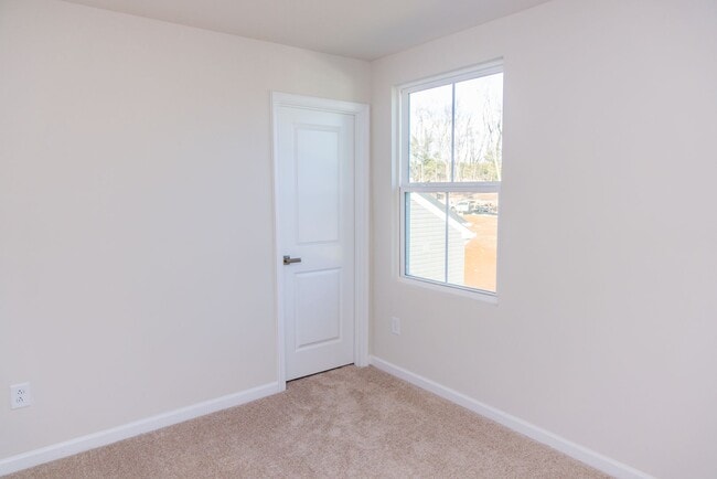 Building Photo - 4 Bedroom Home in Waynesboro