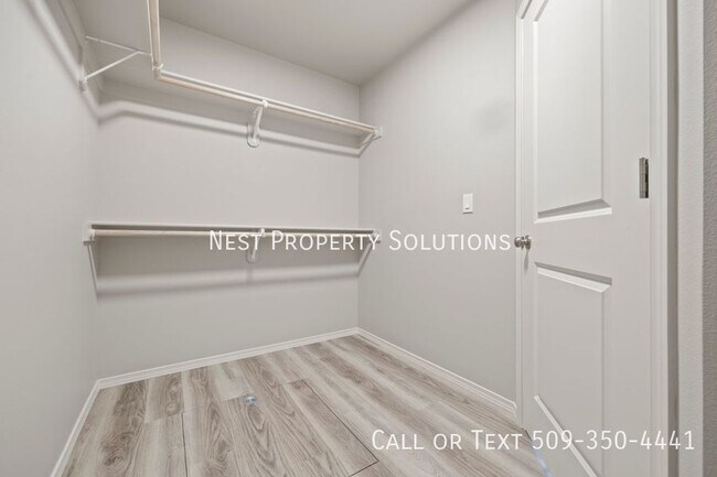 Building Photo - 913 N Washington Ct