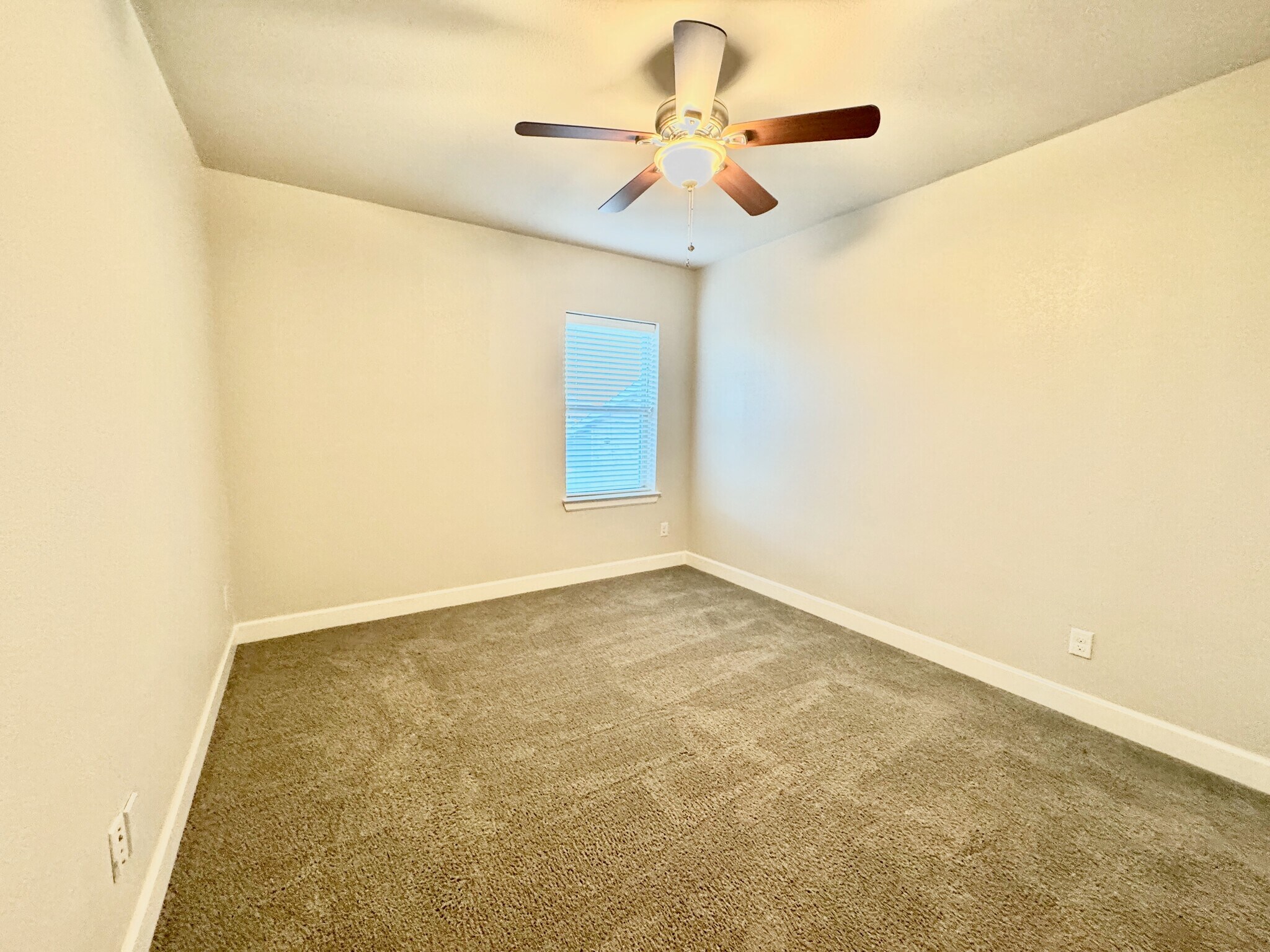 2nd Bedroom Upstairs - 1132 Crane St