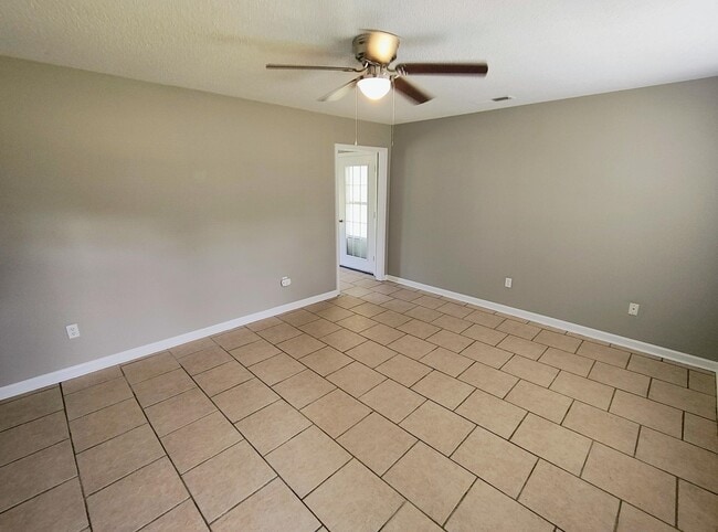 Building Photo - 2441 Dolan Rd