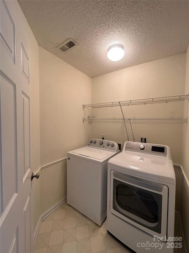 Building Photo - 6518 Harburn Forest Dr