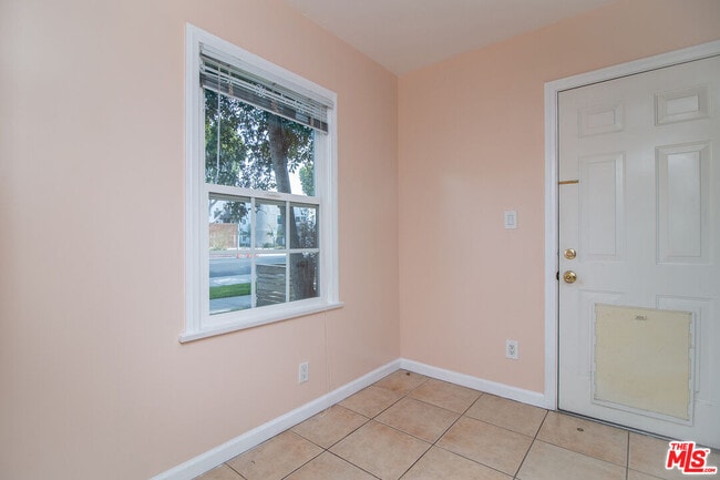 Building Photo - 5107 Overland Ave