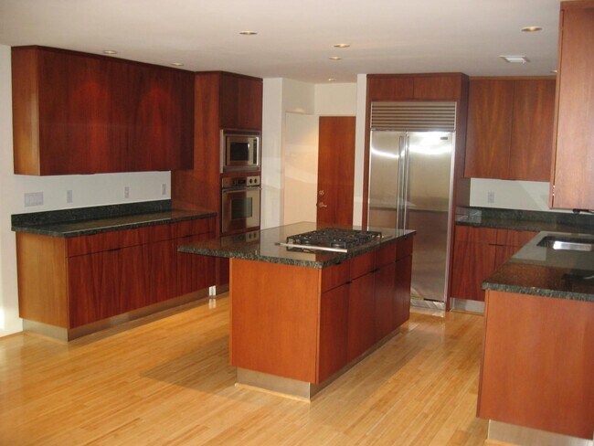 Building Photo - 4819 N 35th Pl