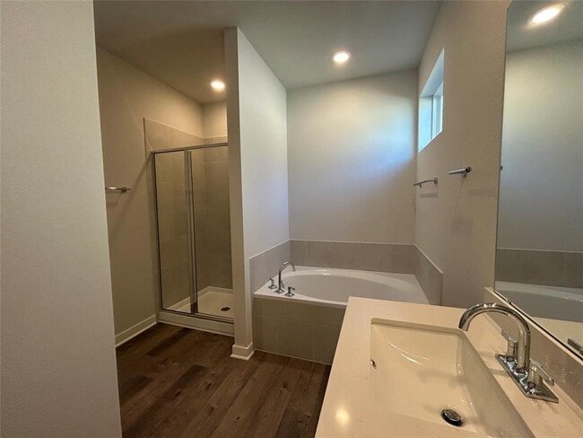 Building Photo - 2423 Ekvall Dr