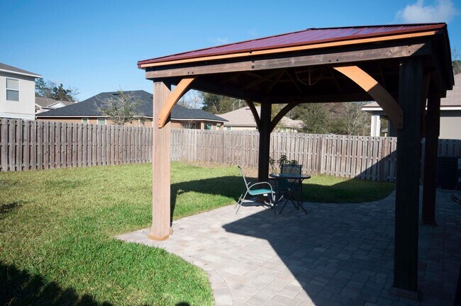Building Photo - Young country style home- Move in ready!
