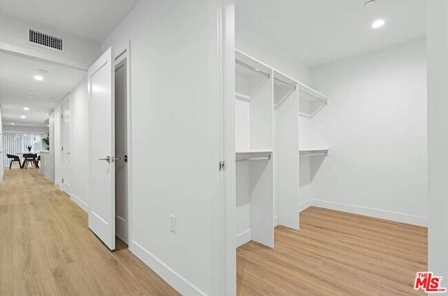 Building Photo - 5405 Hermitage Ave