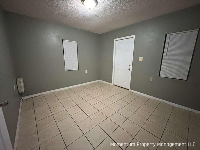 Building Photo - Cute 1/1 Duplex in Bartow! Apply for FREE This Holiday Season!