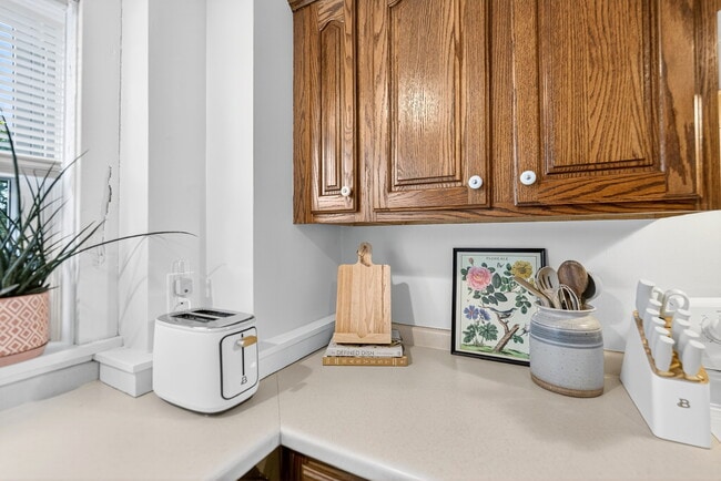 Building Photo - 1389 Mt Pleasant Rd