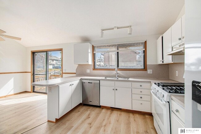 Building Photo - 15201 Greene Ave