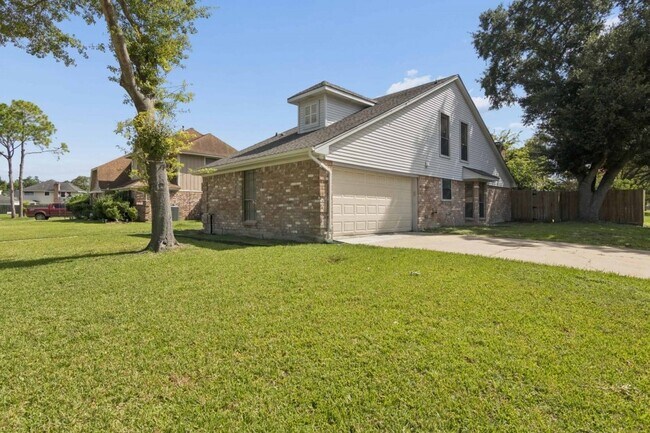Building Photo - 6915 La Mirada Dr