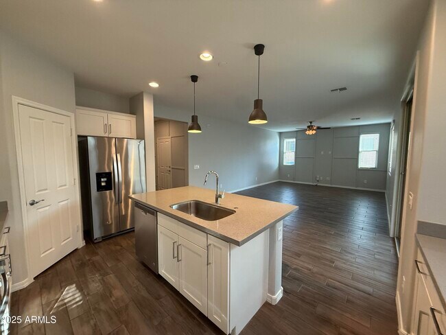 Building Photo - 9811 E Palladium Dr