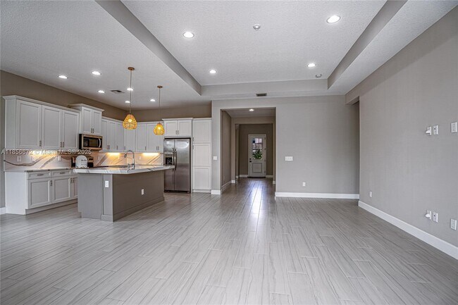 Building Photo - 15431 Goldfinch Cir