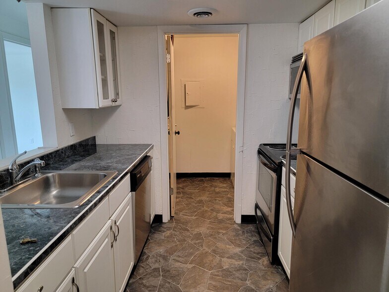Kitchen from DR looking into laundry - 1001 Nanroc Dr