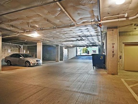 Building Photo - 1125 E Olive St