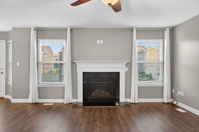 Building Photo - Charming 4-Bedroom Home in Springhurst Com...