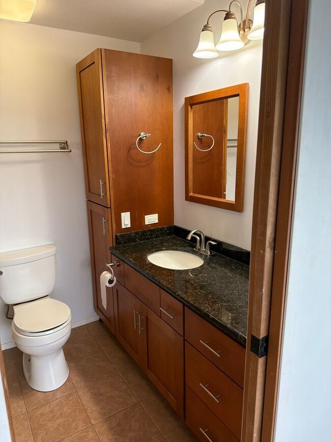 Building Photo - 3 Bedroom 2 Bath Single Family Home with Pool
