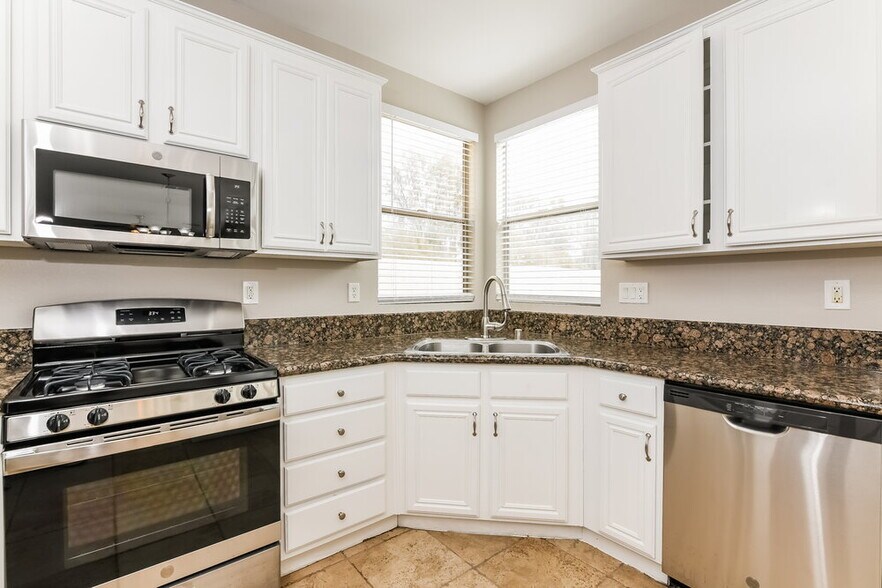 Building Photo - 5544 Grand Rapids St