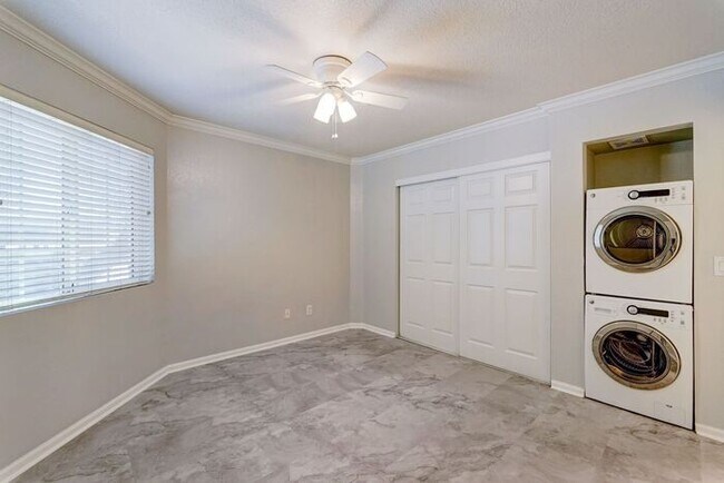 Building Photo - MOVE IN SPECIALS 2 weeks FREE - Townhouse with 2 Bedrooms 2 Bath!