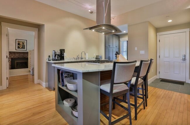 Building Photo - 26 N Main St