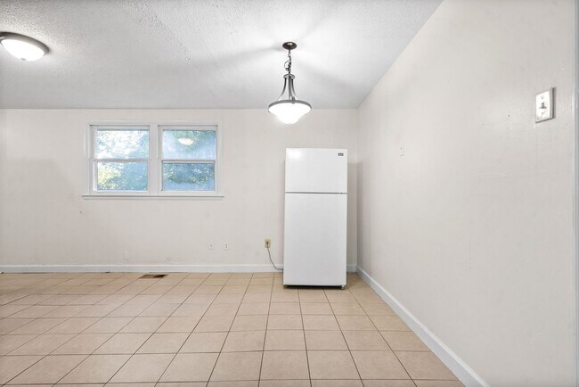 Building Photo - 1509 Nichols Dr