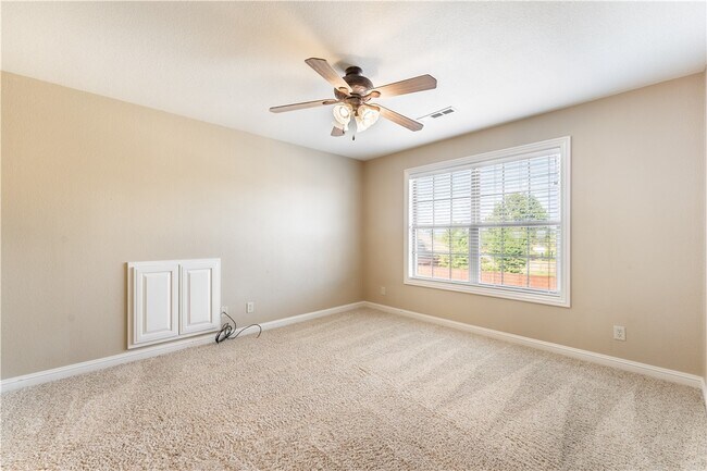 Building Photo - 4103 SE 3rd St