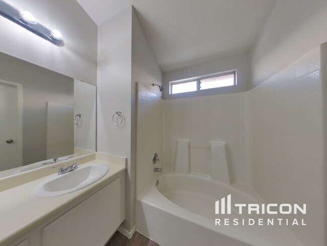Building Photo - 4548 Little Wren Ln