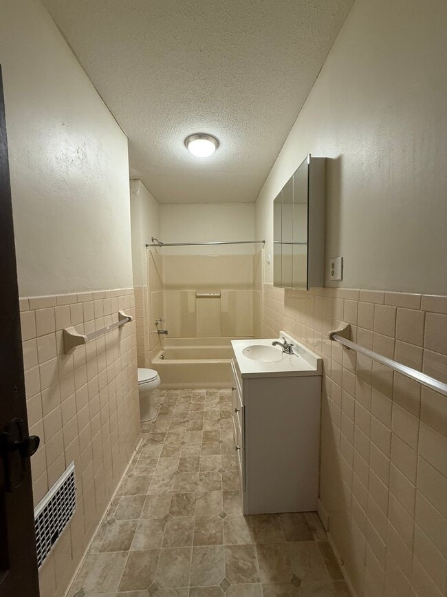 Building Photo - 1612 Quarrier St