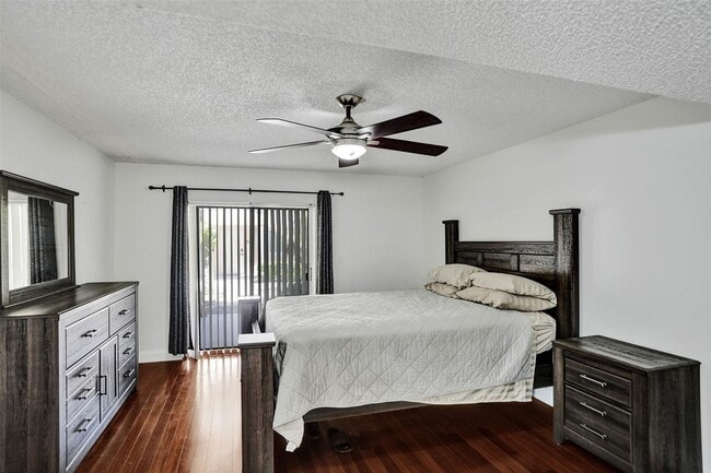 Building Photo - 12215 Royal Palm Blvd