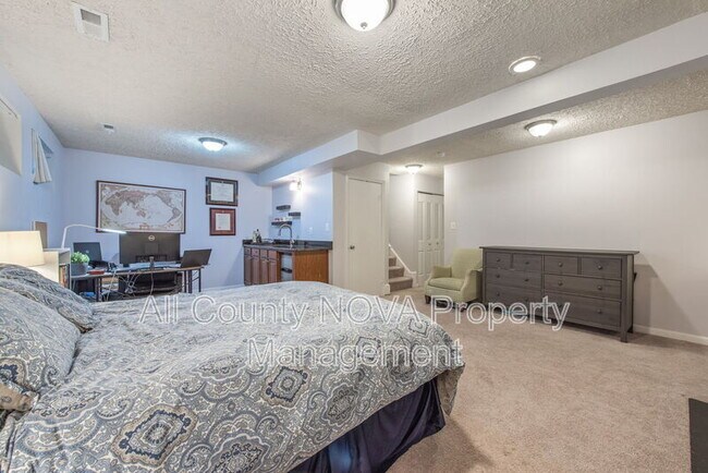 Building Photo - 10343 Bushman Dr