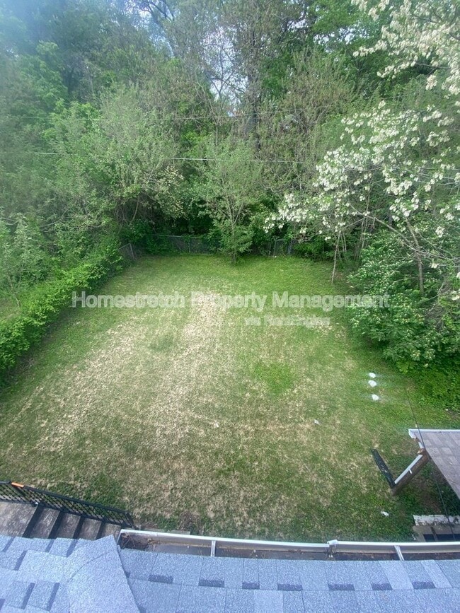 Building Photo - 6657 Kenwood Dr