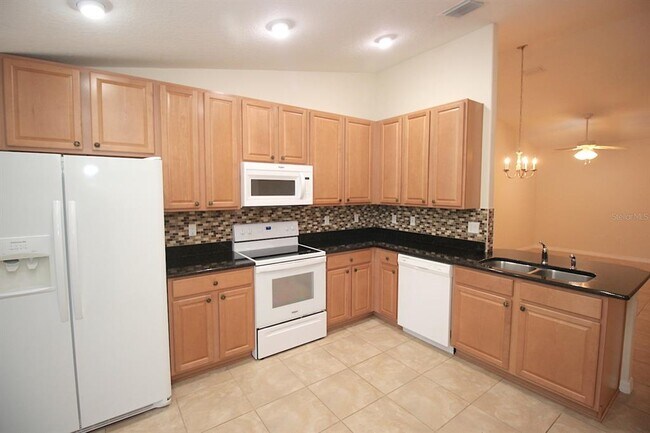 Building Photo - 32 Regency Dr