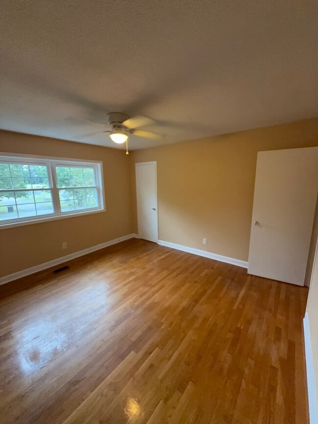 Building Photo - Fidelity Court offers comfort and convenie...