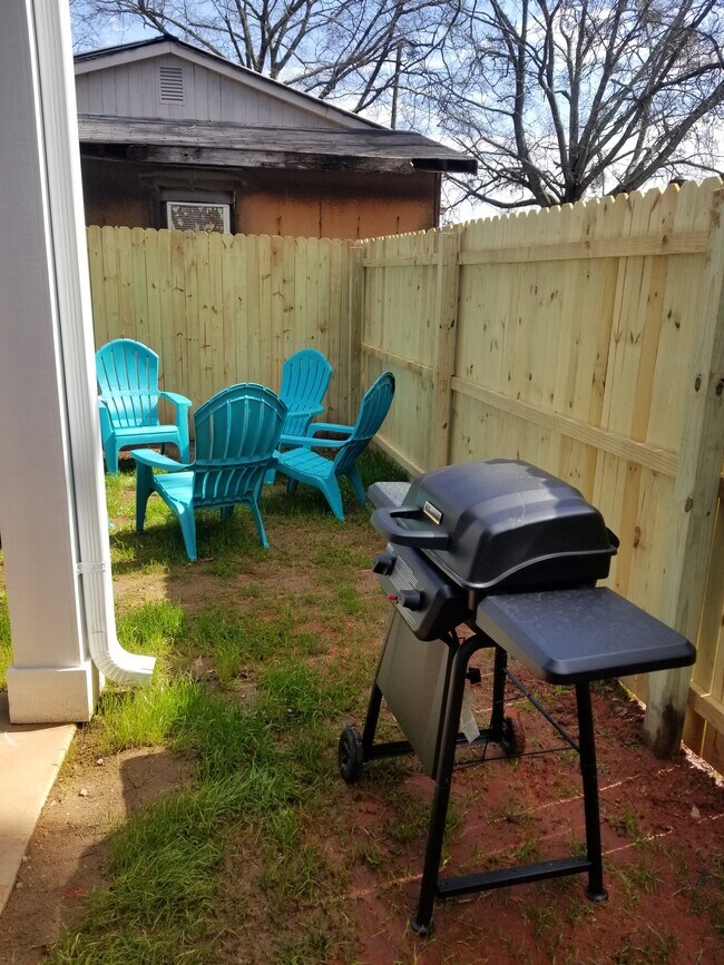 Building Photo - 13 Bigby St