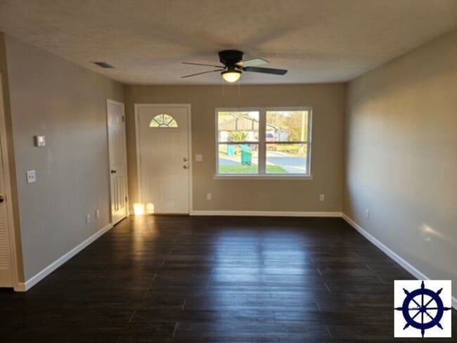 Building Photo - 923 Green Tree Rd