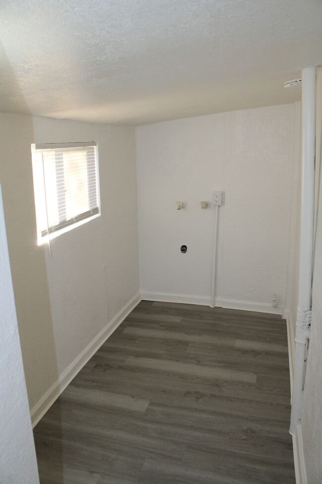 Building Photo - 1 Bedroom, 1 Bathroom House in Antioch with Washer/Dryer Hookup