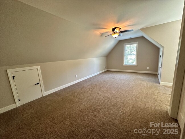 Building Photo - 8643 Amandine Way
