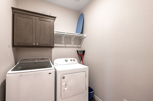 Building Photo - 840 Mineral Wells Ln